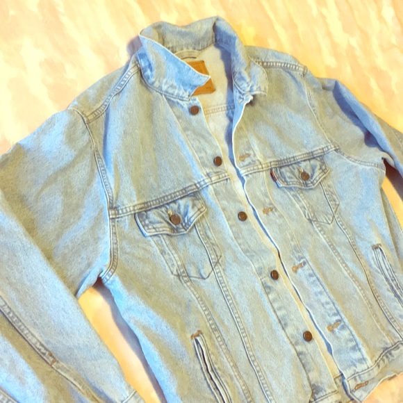 Levi's Jackets & Blazers - Great Light Jean Levi Jacket / A+ Clean 🤠 🐮